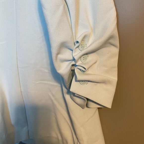 Pastel soft mint green pant suit - Picture 2 of 5